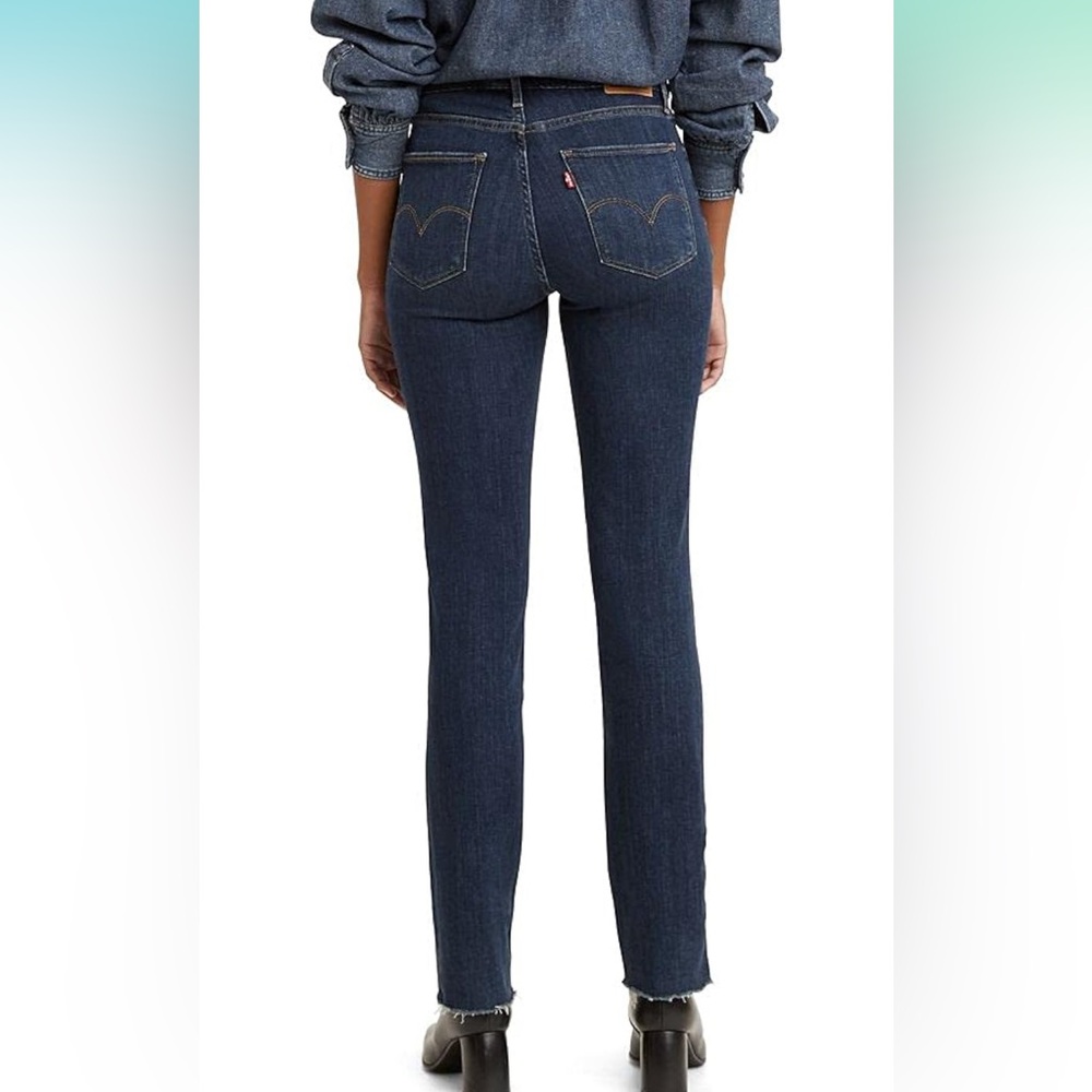 Levi’s 724 High Rise Straight Jeans in Chelsea Hour - Dark Indigo - Picture 2 of 5